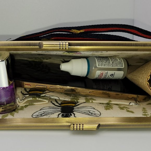 Handmade Green Cork Bee Clutch - Picture 6 of 7